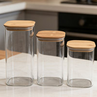 Bocaux carrés en verre avec couvercles en bambou, hermétiques, de qualité alimentaire, compatibles congélateur et micro-ondes, pour le stockage du café, du sucre, des préparations culinaires et de la nourriture en préparation.
