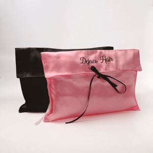 Sacs d'emballage cadeau haut de gamme écologiques et durables pour magasins de vêtements, sensation premium, enveloppe à rabat en satin de soie personnalisée - Product Image 2