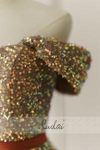 Ruolai LWC6809 abito da sera lucido oro a linea con spalline scollo a V con perline maniche rimovibili con paillettes e abito da festa rosso - Product Image 6