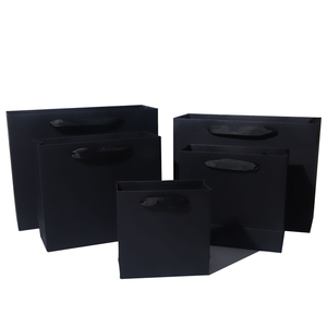 2025 नई पुलीडा कस्टम काले लक्जरी क्राफ्ट पेपर टोटे बैग ड्रॉस्ट्रिंग हैंडल के साथ फ्रेंडली महिलाओं के उपहार खरीदारी बैग - Product Image 4