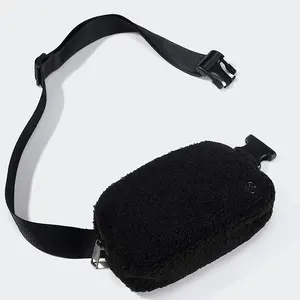 OEM Winter Style Versatile 1L Wait Bags Fanny Pack Everywhere Fleece Belt Bag for Women and Men