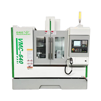 Petit centre d'usinage vertical CNC 3 axes VMC650 Broche de BT40-120 de haute précision GSK Control Mini fraiseuse à métaux