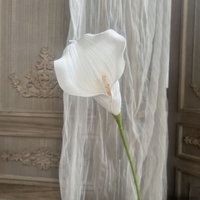 Grandes fleurs artificielles de lys blanc au toucher réel pour les arrangements floraux du Nouvel An, les mariages et la décoration de la maison