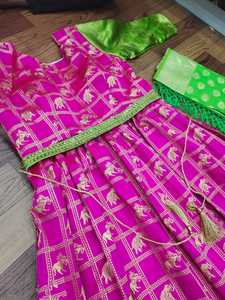 Qualité Standard Complet Cousu Zari Tissage Travail Motif Banarasi Robe pour les Femmes Disponible au Prix de Gros - Product Image 5