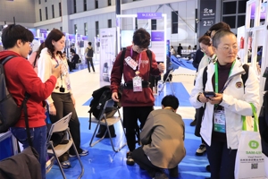 Noonee CHAIRLESS CHAIR 2.0 Chaise exosquelette pour s'asseoir n'importe où, à tout moment, de toute façon - Product Image 6
