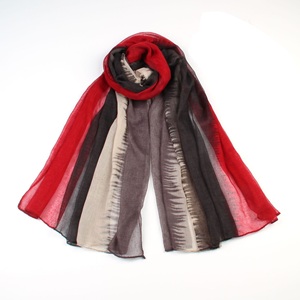 Voile d'été transparent en polyester mercerisé haute performance, certifié GRS BCI, texture lisse, 100 % polyester, idéal pour les hijabs. - Product Image 4