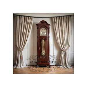 นาฬิกาตั้งพื้นไม้สไตล์นีโอคลาสสิก โดดเด่นด้วยหน้าปัดแบนพร้อมลายฉลุ - Product Image 1