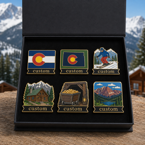 Set de regalo de pines de solapa personalizados al por mayor de Colorado: Caja de regalo con diseños de cabaña de esquí, carro de <span class=keywords><strong>mina</strong></span> de oro, insignia de esquí de montaña y recuerdo turístico - Product Image 1