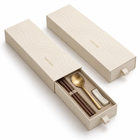 Boîte à couverts en papier gaufré ivoire personnalisée de qualité supérieure avec insert ajusté pour baguettes et cuillères, emballage cadeau