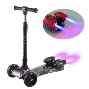 Pu轮塑料喷雾和音乐儿童脚踏板喷水火箭可折叠踏板车喷射儿童烟雾踏板车