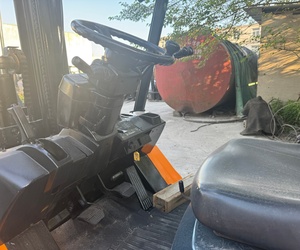 Second hand Toyot 7fd50 5 tons counterbalance lifter used H2000 diesel <b>forklift</b> great condition with triple masts - Product Image 4