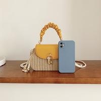 Sac bandoulière tressé en paille pour femme avec poignée rembourrée en cuir PU, sac à main de plage tendance pour l'été, idéal pour le quotidien et les soirées, sac à bandoulière de créateur