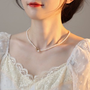 สร้อยคอทอง 14K แบบห่วงคอหงส์สไตล์เรโทรสำหรับผู้หญิง ประดับมุกน้ำจืดขนาดเล็ก ดีไซน์บางเฉียบ หายาก พร้อมตัวล็อคแบบฝรั่งเศส - Product Image 3