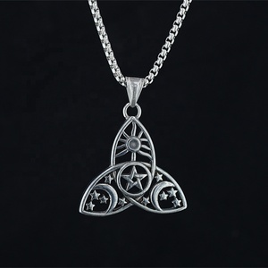 Collier Créatif et Tendance en Acier Inoxydable Triple Lune Déesse Celtique Nœud Triangle Étoile Lune Soleil Mythologie Odin Acier - Product Image 2