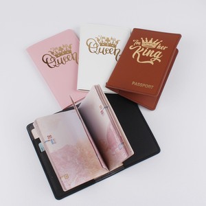 Funda para pasaporte de viaje, modelo de pareja encantadora, para avión - Product Image 5