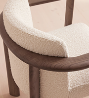 Chaises de salle à manger en bois modernes et confortables avec structure solide courbée et revêtement en bouclette pour ensemble de salle à manger d'hôtel