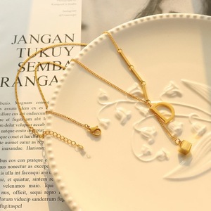 Meetyoo thiết kế mới 26 chữ cái quyến rũ Vòng cổ không thấm nước PVD mạ vàng chất <span class=keywords><strong>l</strong></span>ượng cao ban đầu thư Vòng cổ cho phụ nữ - Product Image 3