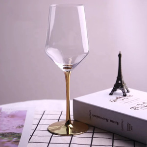 Vente en gros gobelet transparent de luxe <span class=keywords><strong>personnalisé</strong></span> bon marché acrylique or cristal flûte <span class=keywords><strong>à</strong></span> <span class=keywords><strong>champagne</strong></span> blanc rouge verre <span class=keywords><strong>à</strong></span> vin ensemble de tasses pour <span class=keywords><strong>mariage</strong></span> - Product Image 2