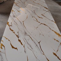 Panneaux muraux de décoration intérieure modernes respectueux de l'environnement 1220*2440*2.5-4mm Panneaux de marbre UV en PVC Feuilles de plastique haute brillance imperméables