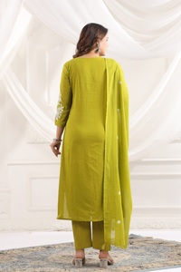 Conjunto de kurta: Compre al por mayor vestidos de mujer en línea, ropa casual de verano, moda india y pakistaní, elegante conjunto de top y pantalón. - Product Image 3