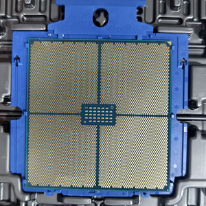 Procesador de Servidor AMD EPYC 9575F de 64 Núcleos y 3.3GHz de Alta Frecuencia SP5 256MB L3 400W - Product Image 2
