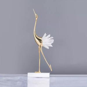 Artículo de Decoración para el Hogar Hecho a Mano de Estilo Europeo, Flamenco de Cola de Mármol y Cobre, Artesanía de Lujo para el Hogar - Product Image 3