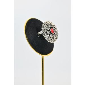 Anillo de cóctel de lujo vintage de plata 925 con rubí central, engaste de diamante con garra de corte princesa, bisel geométrico, unisex, para compromiso y boda - Product Image 3