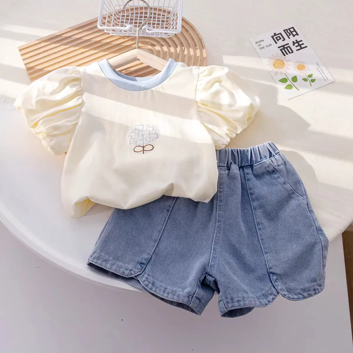 中国卸売韓国の子供服夏のパフスリーブTシャツショートデニムパンツティーンガール服セット