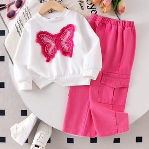 Set Casual 2 Pezzi per <span class=keywords><strong>Bambina</strong></span> Primavera 2026: <span class=keywords><strong>Felpa</strong></span> <span class=keywords><strong>Bianca</strong></span> con Fiocchi + Pantaloni Cargo Rosa - Product Image 1