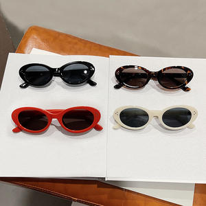 แว่นกันแดดทรงแคทอายสไตล์เกาหลีสำหรับผู้หญิง UV400 กรอบพีซีเลนส์สีดำประเภท 3 ที่บังแดดพร้อมหมุดย้ำจุด C2-20313 - Product Image 3