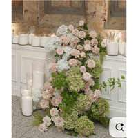 Composition florale personnalisée en hydrangeas vert-rosé tombants et pour côté de canapé, décoration de toile de fond de scène pour mariage, fleurs de table de bar