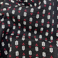 Tissu en coton imprimé noir, blanc, feuilles et baies rouges, effet froissé, 80 GSM, 50 pouces, en stock, pour robes, jupes, textiles de maison, couture DIY