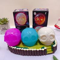 Lot de 12 jouets squishy crâne d'Halloween en gros, jouets anti-stress lumineux à presser en forme de crâne, cadeaux de fête d'Halloween