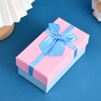 Boîtes à bijoux créatives en carton blanc vides avec emballage cadeau rectangulaire en relief et revêtement UV pour les personnalités