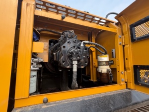 Excavatrice SANY SY365H d'origine, excellente qualité, commandes performantes, cabine confortable, idéale pour les travaux de brisage de roches. - Product Image 6