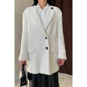 Manteau en fausse fourrure écologique pour femme, couleur écru, minimaliste, chaud, rembourrage en polyester, manches longues, vêtements d'extérieur pour l'hiver - Product Image 2