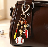 Sport-Themen Herz-Schlüsselanhänger Fußball Baseball Fußball Taschenanhänger, Perlenquasten-Sport-Schlüsselring für Rucksack- und Handtaschen-Deko Geschenk