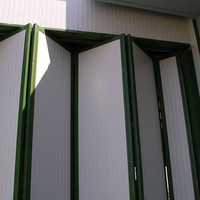 Puertas Plegables Bi-Fold de Aluminio con Rotura de Puente Térmico, Eficiencia Energética, Modernas, Comerciales, Vidrio Laminado, Resistentes al Viento, para Patio, Exterior, Dormitorio