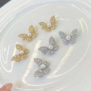 Broche luxueuse en forme de papillon et de perle, polyvalente, haut de gamme, fleur de poitrine, motif élégant et tendance, forme élégante, design abeille - Product Image 1