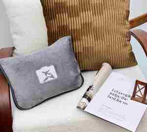 Custom Travel Airplane Bag Nap Shawl Cover Blanket with Buckle Flannel Foldable Casual Double-sided Fleece Storage Blan Blanket - Product Image 6