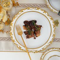 Service de table de luxe royal en céramique blanc or, assiettes de restaurant gaufrées, vaisselle en porcelaine incrustée d'or, vaisselle en stock