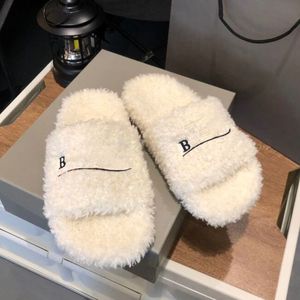 Fabricant en gros ODM – Chaussons tendance en peau d'agneau pour femmes, sandales d'intérieur moelleuses, claquettes brodées chaudes - Product Image 5