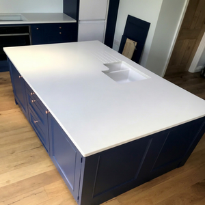 Encimera de cuarzo Calacatta Carrara azul para isla de cocina, para un aspecto moderno, encimera de piedra artificial, isla de cuarzo - Product Image 1