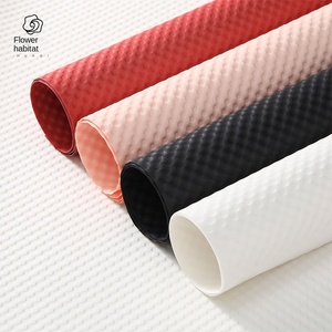 Papel de Envoltura Grueso Impermeable de Cartón Dúplex PE con Relieve Tridimensional de Lunares y Flores para Decoración de Ramos Florales al Por Mayor - Product Image 1