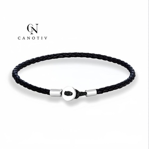 <span class=keywords><strong>Bracelet</strong></span> en <span class=keywords><strong>cuir</strong></span> tressé pour <span class=keywords><strong>homme</strong></span>, fermoir argenté minimaliste, <span class=keywords><strong>bracelet</strong></span> en <span class=keywords><strong>cuir</strong></span> noir tissé, bijoux tendance, cadeau pour lui - Product Image 1