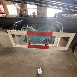 Nouveau camion à benne basculante diesel SINOTRUCK Howo 6 roues 6X4, moteur 375 CV, conduite à gauche, à vendre - Product Image 6