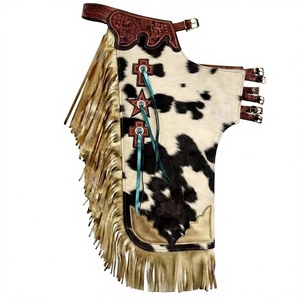 Chaparreras de cuero de vaca con pelo, estilo western, para rodeo y equitación, con flecos dorados metálicos, de longitud completa y cinturón frontal con yugo tallado. - Product Image 1