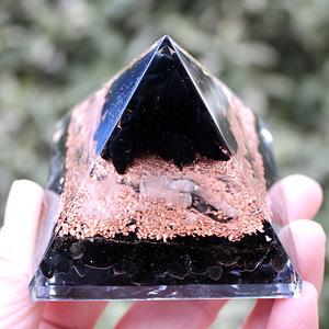 Pirámide de epoxi de cristal con diseño de ojo de Horus, adorno de escritorio de estilo europeo para decoración de sala de estar - Product Image 3