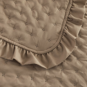 Juego de Ropa de Cama Acolchada de Tres Piezas Estilo Europeo, Cubrecama Liso con Acabado Lijado para Edredones de Aire Acondicionado - Product Image 4