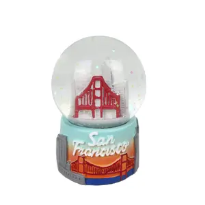 Atacado de resina personalizada para natal, globos de neve em miniatura, edifícios dentro de itens de presente acessíveis, decoração de temporada